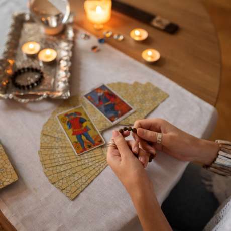 Esperta Tarocchi Sara: Lettura e Consulenze Spirituali